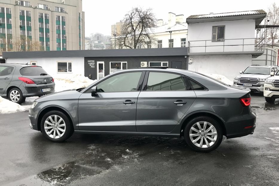 Продам Audi A3 TDI Официальный 2015 года в Киеве