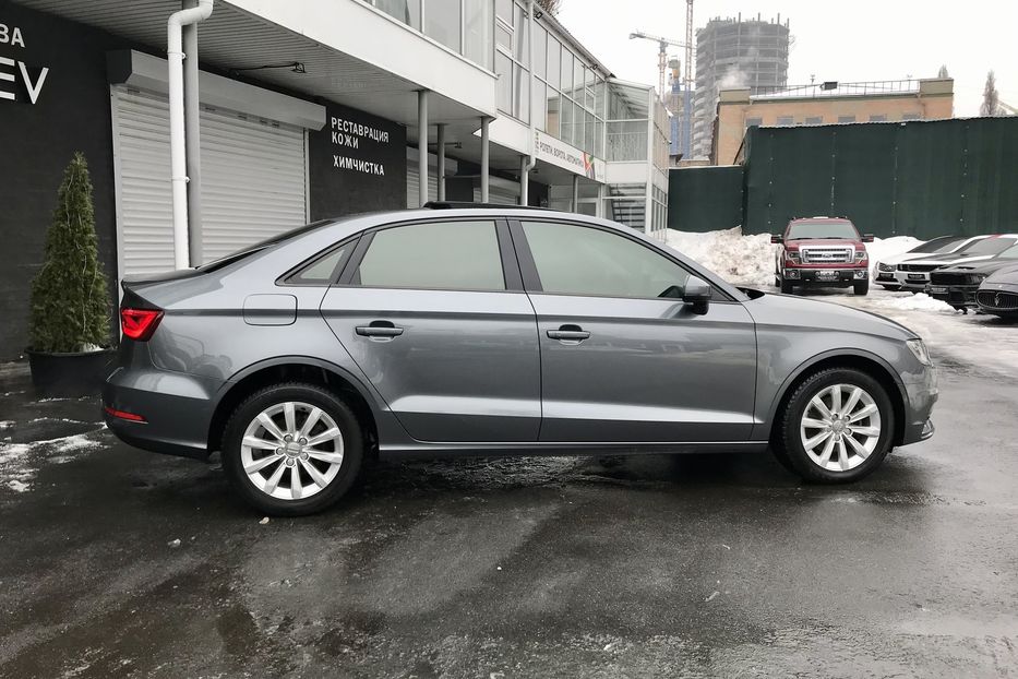 Продам Audi A3 TDI Официальный 2015 года в Киеве