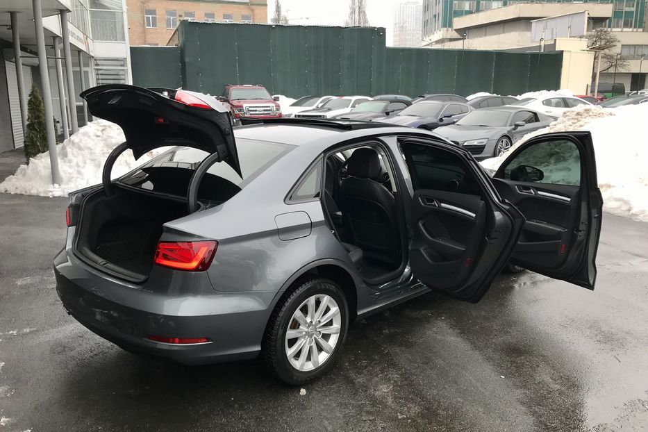 Продам Audi A3 TDI Официальный 2015 года в Киеве