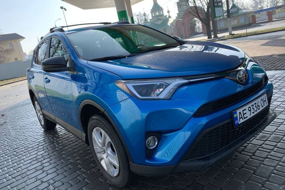 Продам Toyota Rav 4 2017 года в Днепре