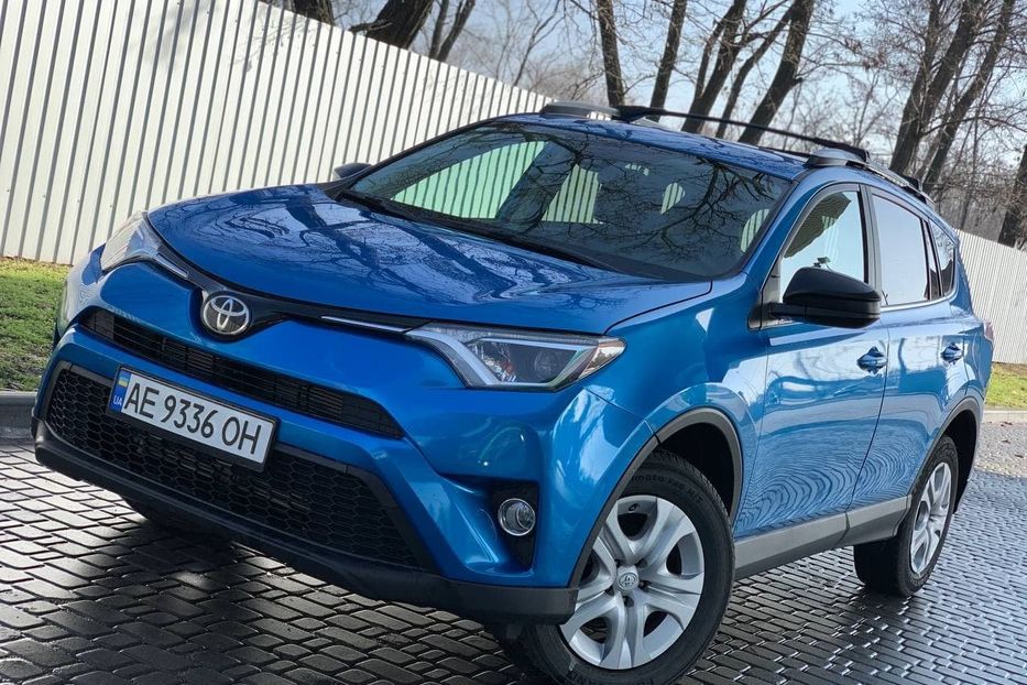 Продам Toyota Rav 4 2017 года в Днепре