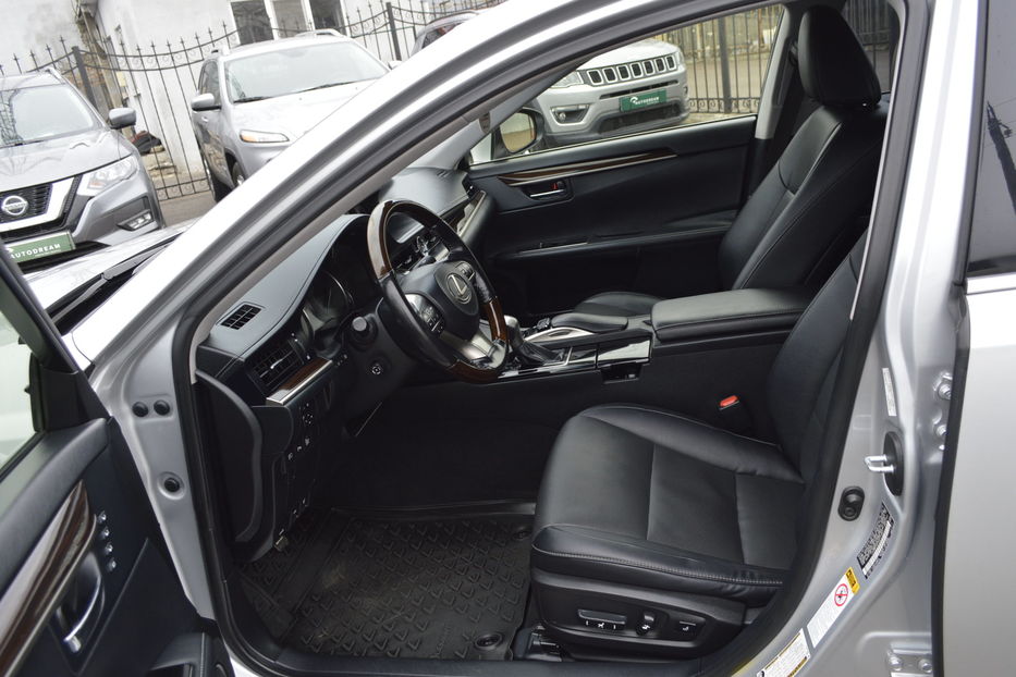 Продам Lexus ES 300 HYBRID 2016 года в Одессе