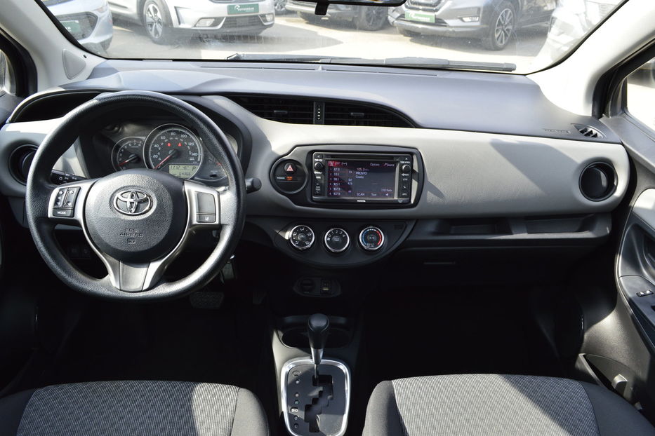 Продам Toyota Yaris 2016 года в Одессе