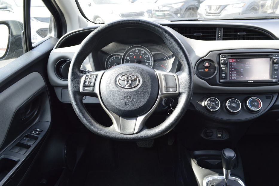 Продам Toyota Yaris 2016 года в Одессе