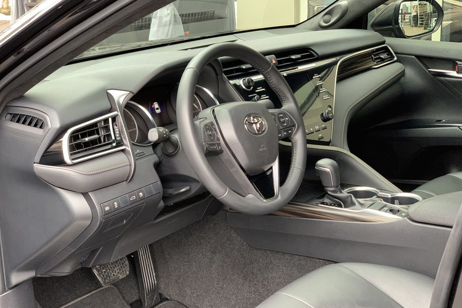 Продам Toyota Camry PRESTIGE 2018 года в Киеве