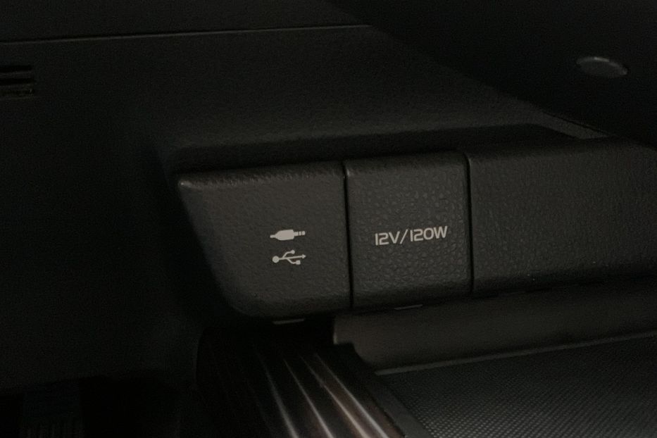 Продам Toyota Camry PRESTIGE 2018 года в Киеве