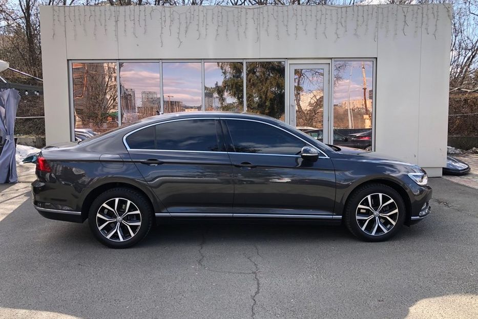 Продам Volkswagen Passat B8 2.0TDI Highline 2018 года в Киеве