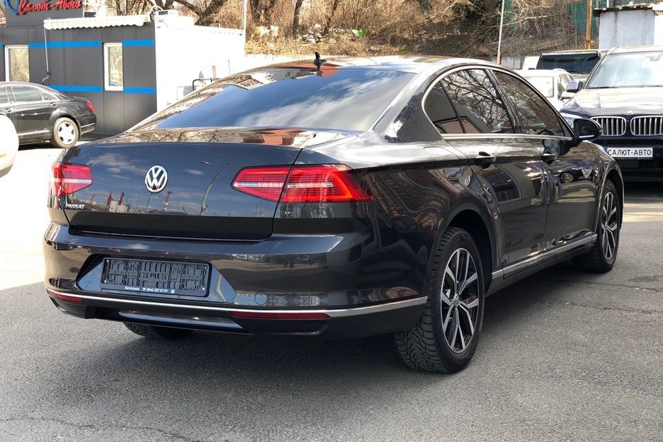 Продам Volkswagen Passat B8 2.0TDI Highline 2018 года в Киеве