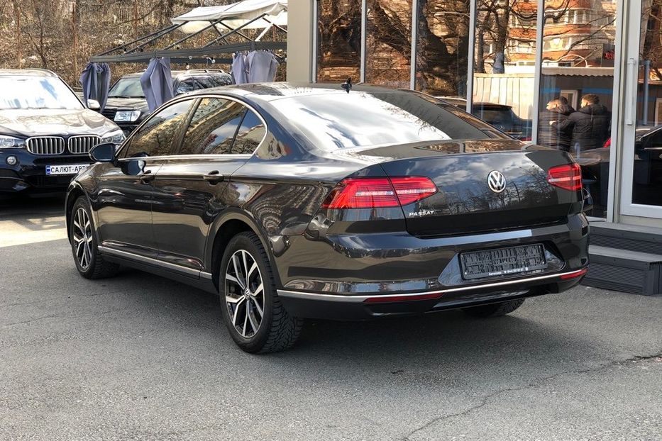 Продам Volkswagen Passat B8 2.0TDI Highline 2018 года в Киеве