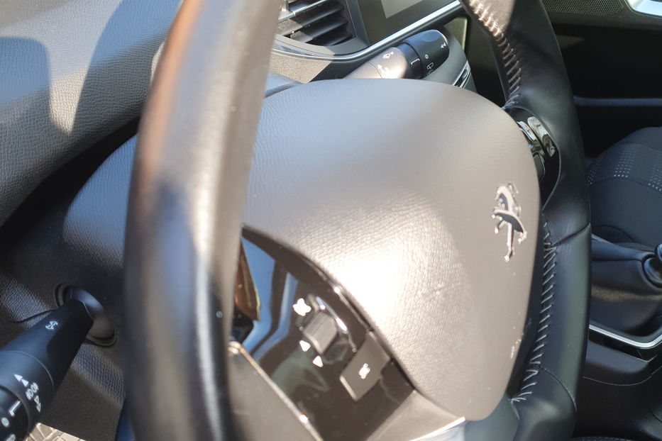 Продам Peugeot 308 88kw/120 2015 года в Житомире