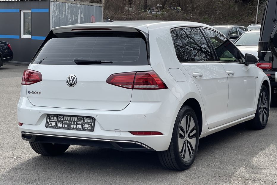 Продам Volkswagen Golf VII E-GOLF 36 kWt 2017 года в Киеве