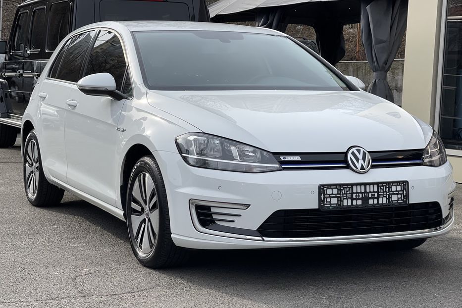 Продам Volkswagen Golf VII E-GOLF 36 kWt 2017 года в Киеве