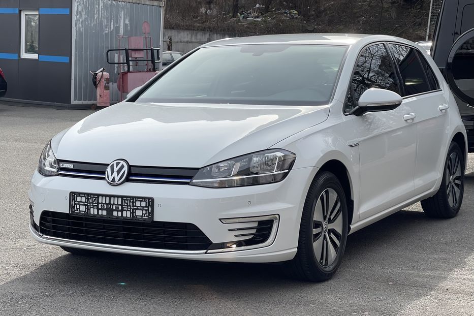 Продам Volkswagen Golf VII E-GOLF 36 kWt 2017 года в Киеве