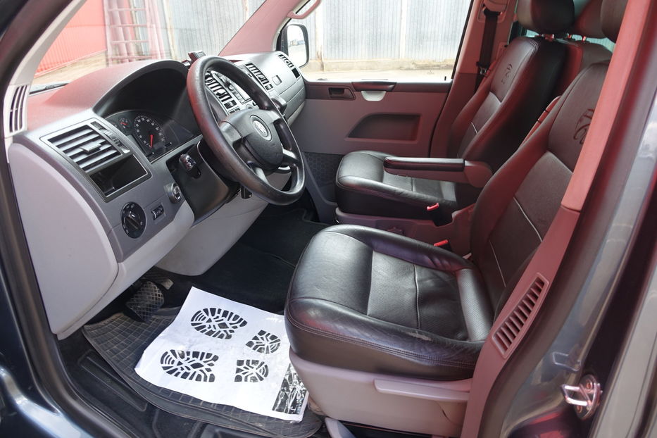 Продам Volkswagen T5 (Transporter) пасс. 2009 года в Одессе