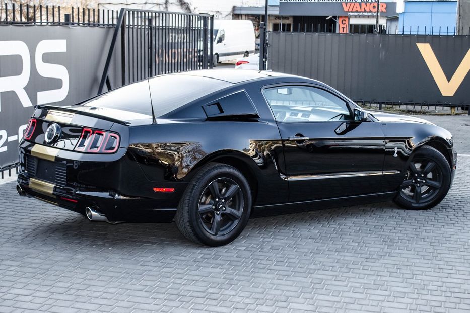 Продам Ford Mustang 3.7L 2014 года в Киеве