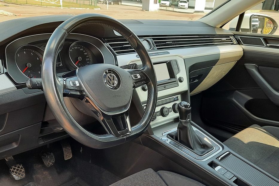 Продам Volkswagen Passat B8 Oficial 2015 года в Николаеве