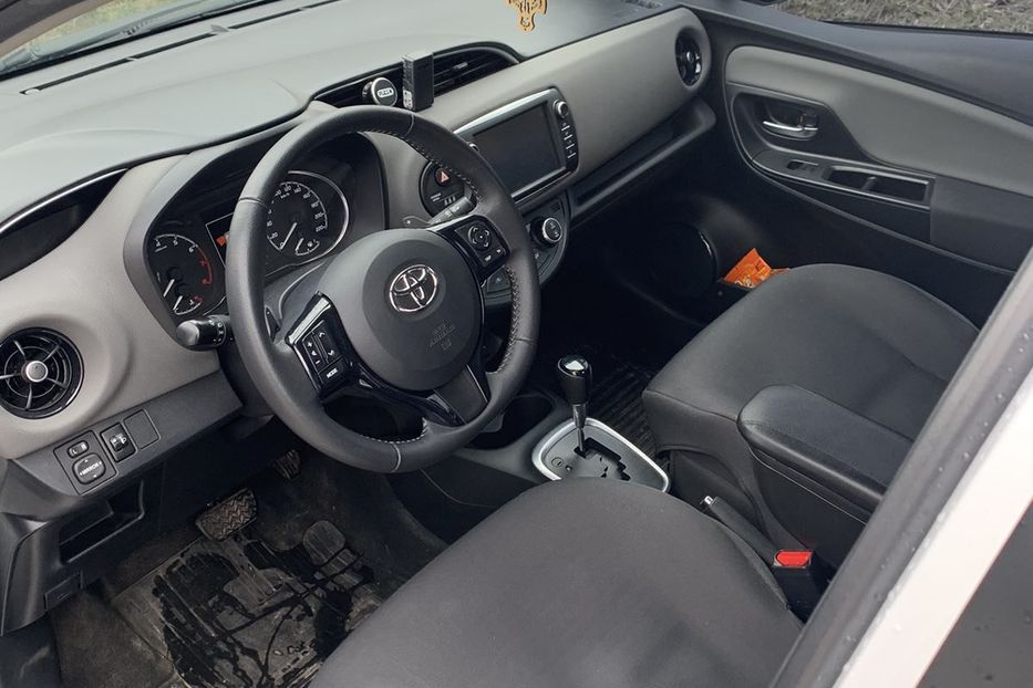 Продам Toyota Yaris Максимальна, автомат 1.5  2018 года в Львове