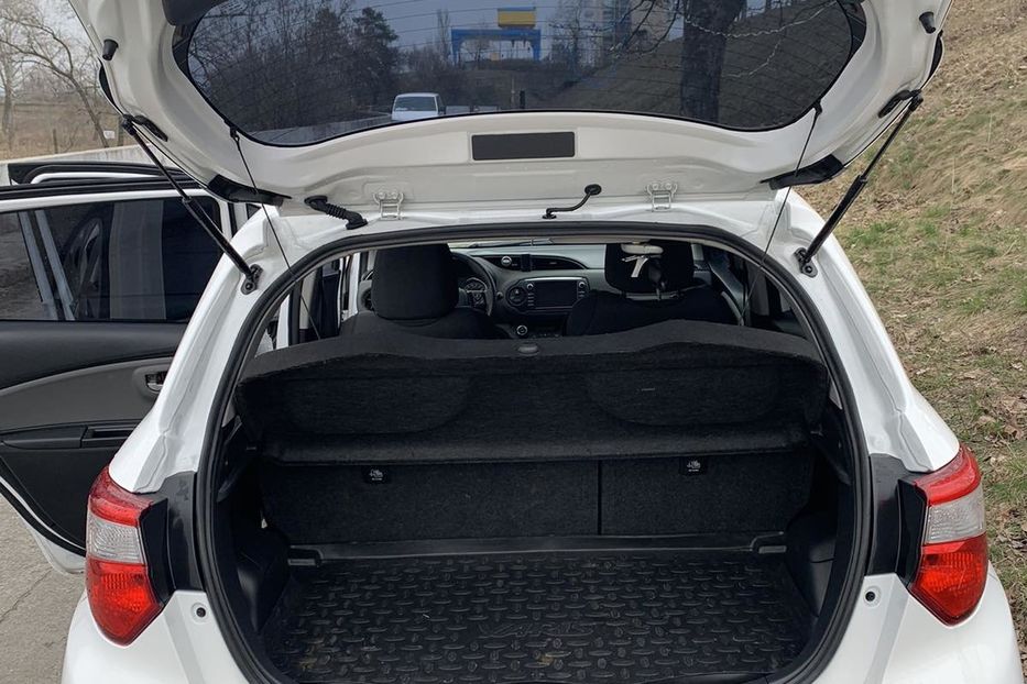 Продам Toyota Yaris Максимальна, автомат 1.5  2018 года в Львове