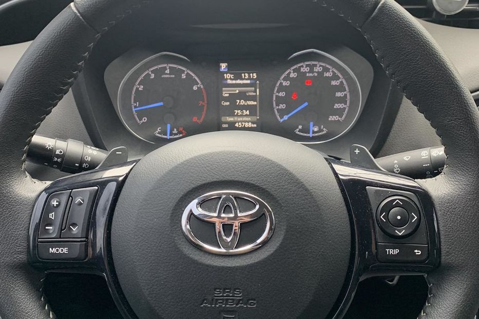 Продам Toyota Yaris Максимальна, автомат 1.5  2018 года в Львове