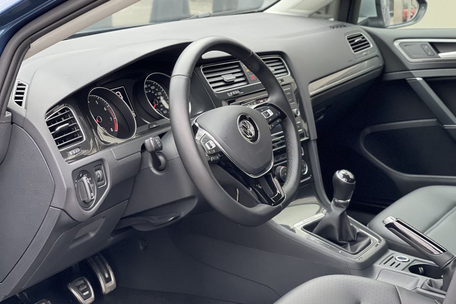 Продам Volkswagen Golf VII ALLTRACK 2019 года в Киеве