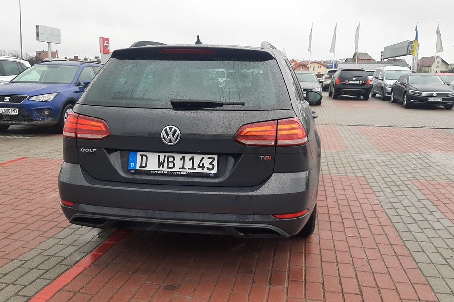 Продам Volkswagen Golf VII Automat Restail  2018 года в Львове