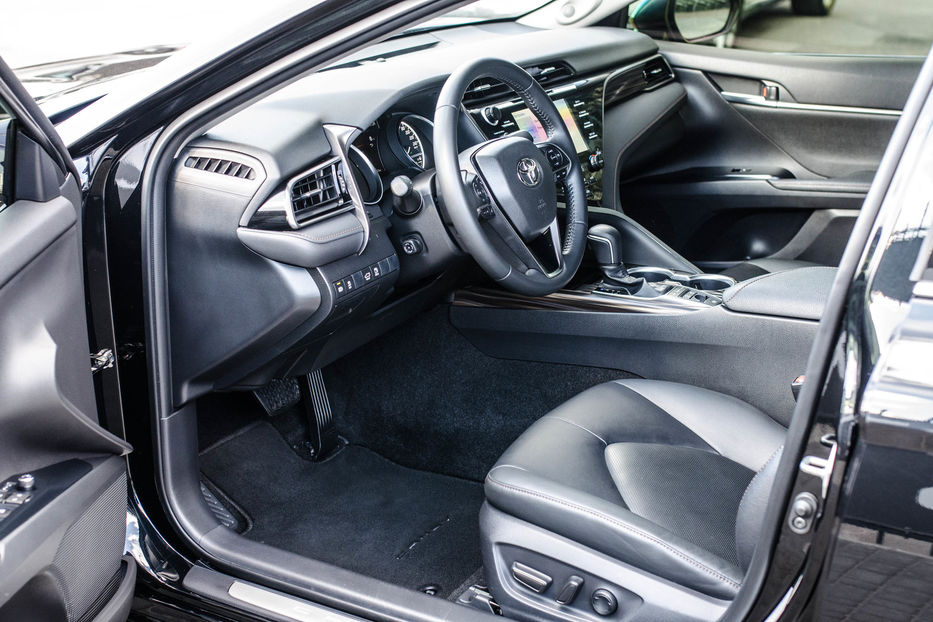 Продам Toyota Camry 2.5 Hybrid Premium 2020 года в Киеве
