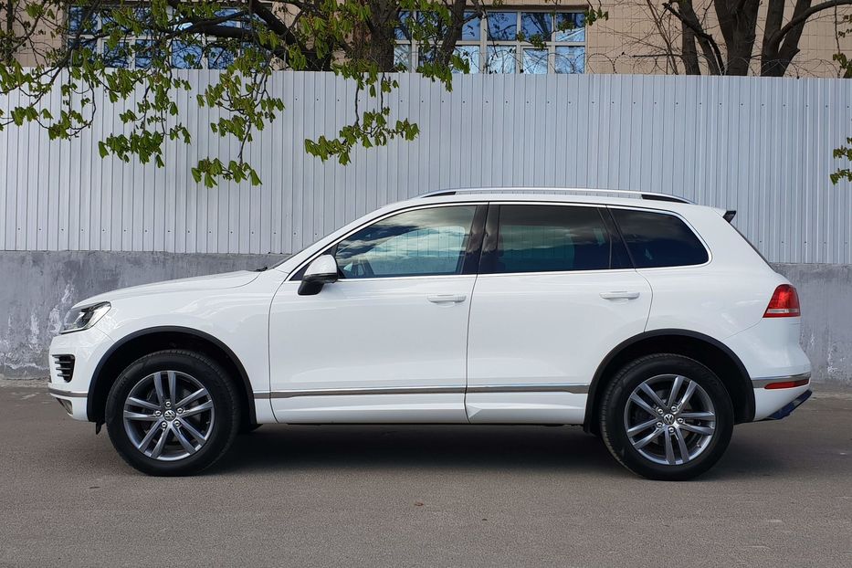 Продам Volkswagen Touareg R-LINE 2016 года в Киеве