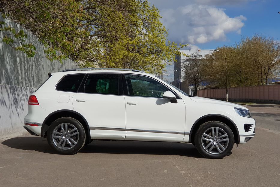 Продам Volkswagen Touareg R-LINE 2016 года в Киеве