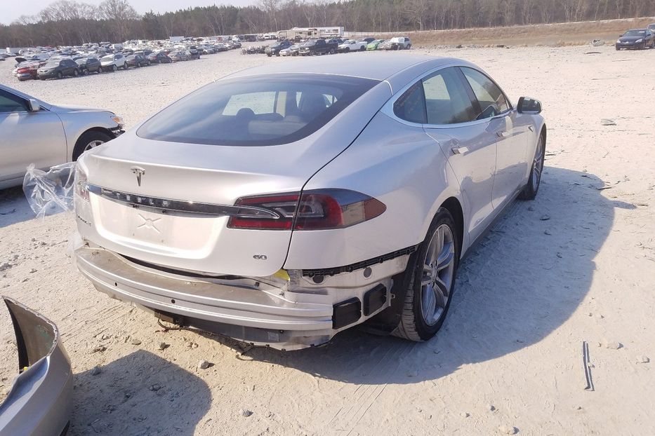 Продам Tesla Model S 60 2014 года в Киеве