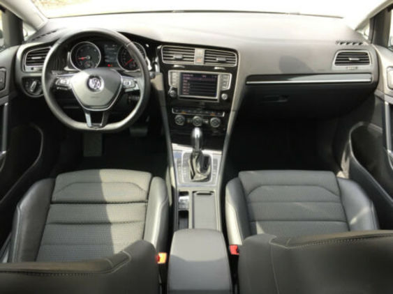 Продам Volkswagen Golf VII 2017 года в Киеве