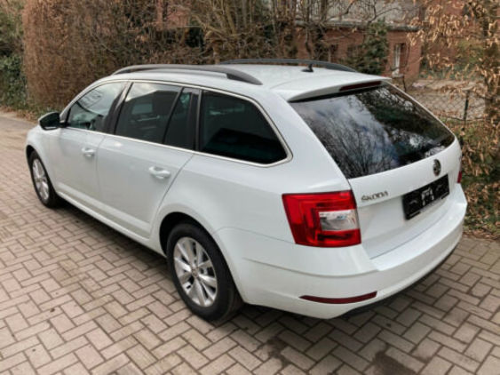 Продам Skoda Octavia Combi 2.0 TDI 2018 года в Киеве