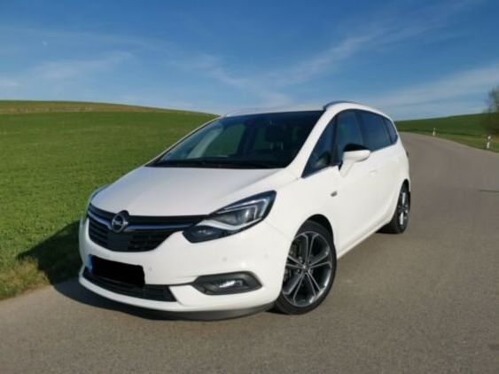 Продам Opel Zafira 2.0 TDI 2017 года в Киеве