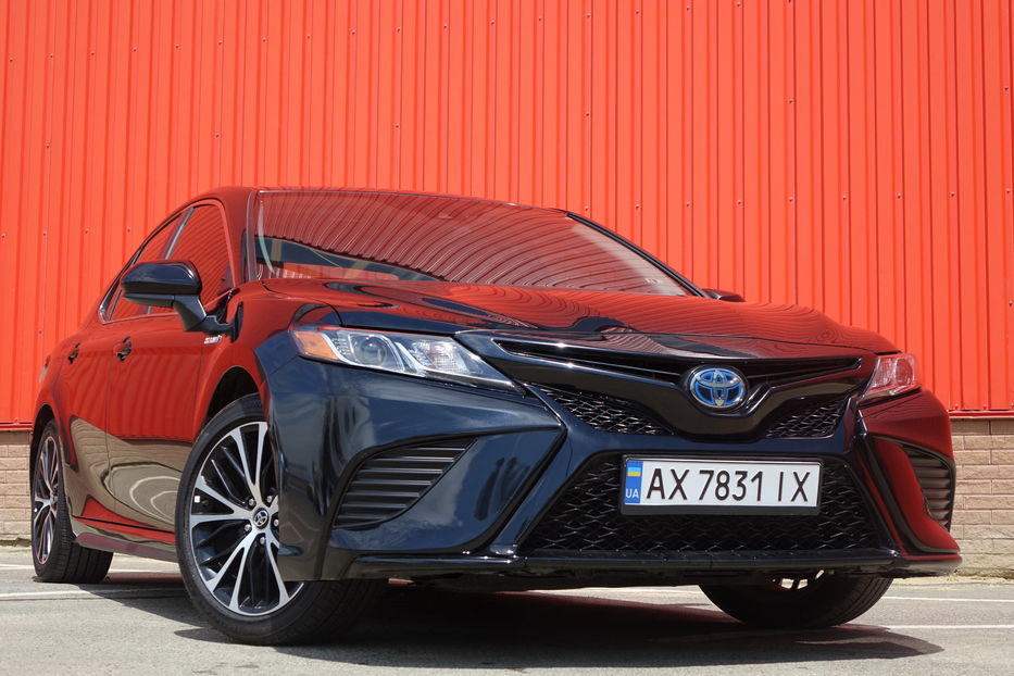 Продам Toyota Camry hybride se 2020 года в Одессе