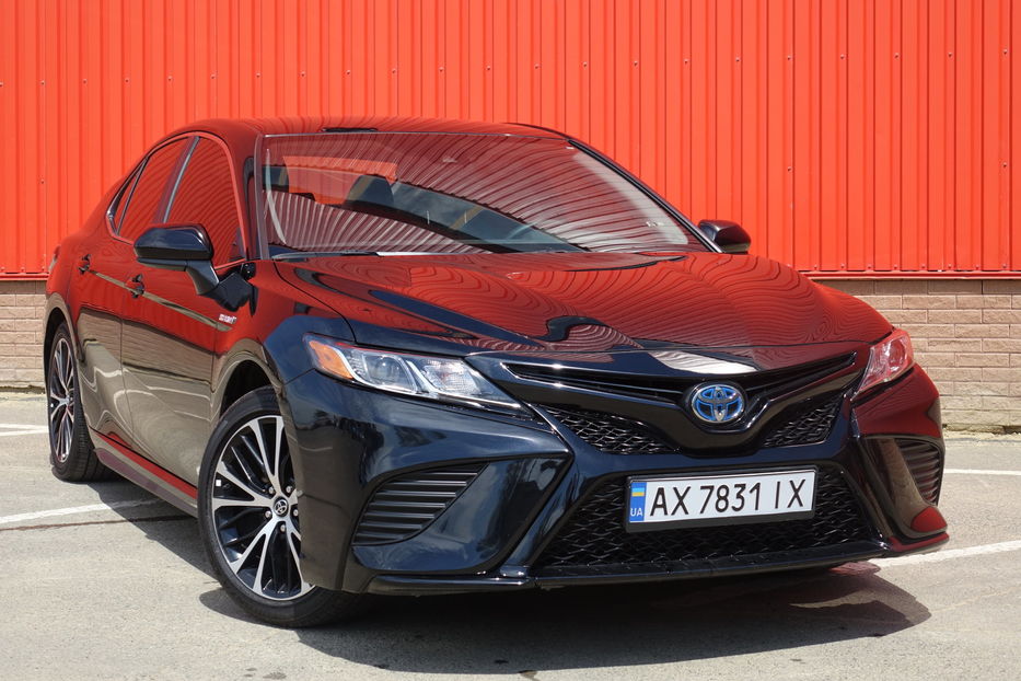 Продам Toyota Camry hybride se 2020 года в Одессе