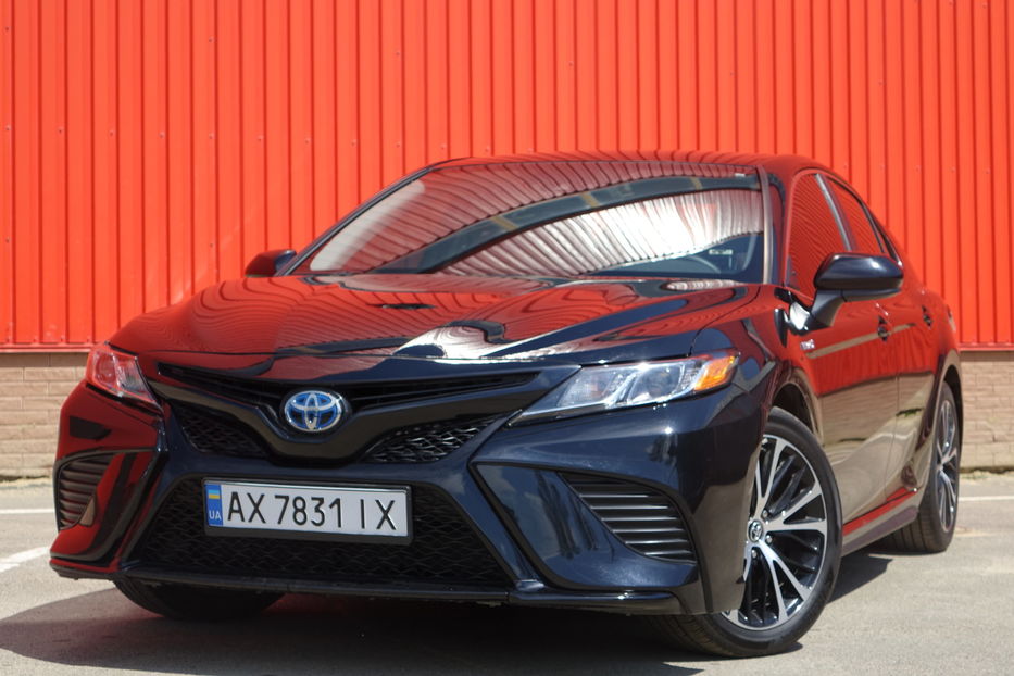 Продам Toyota Camry hybride se 2020 года в Одессе