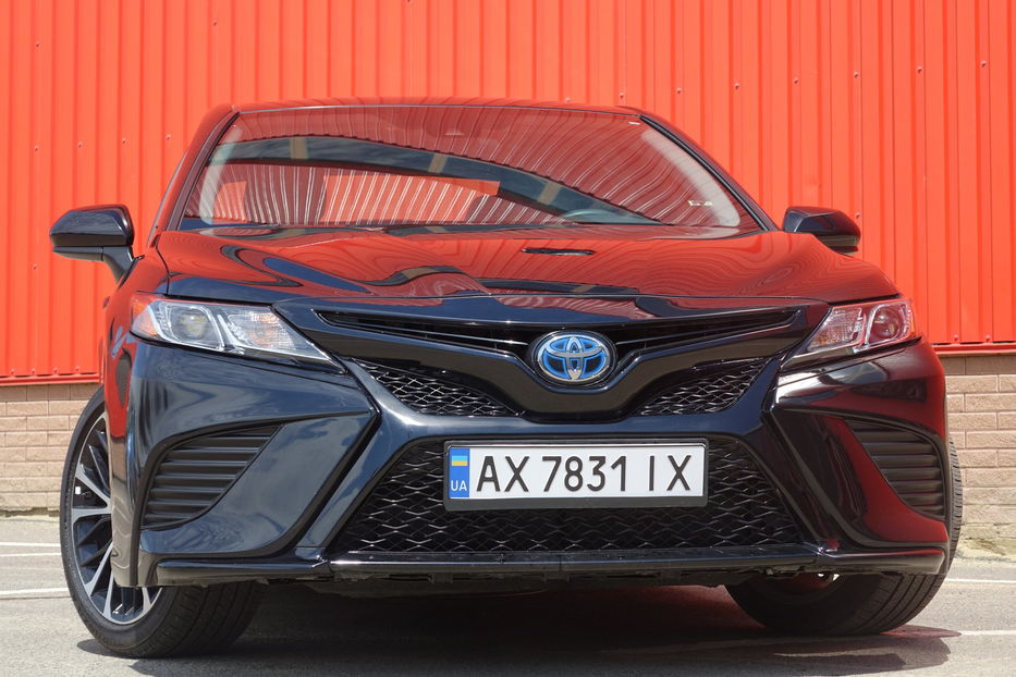 Продам Toyota Camry hybride se 2020 года в Одессе