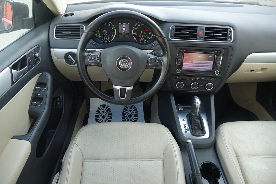 Продам Volkswagen Jetta HYBRIDE 2014 года в Одессе