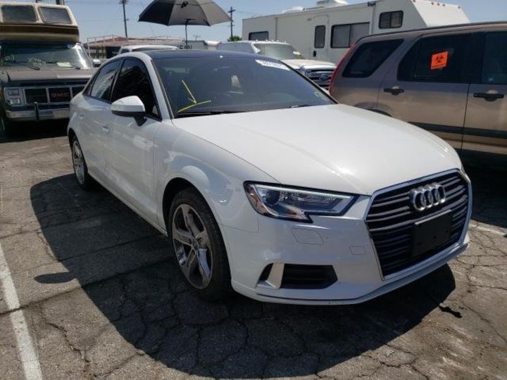 Продам Audi A3 PREMIUM 2018 года в Киеве