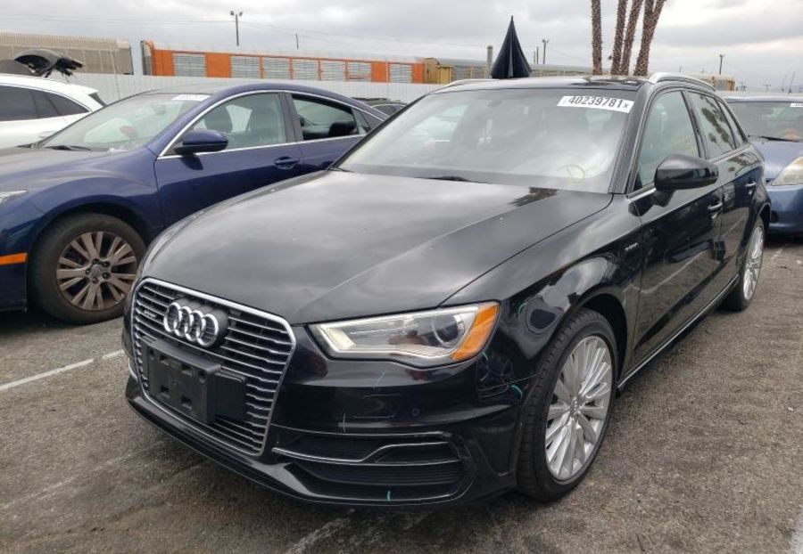 Продам Audi A3 E-Tron PREMIUM 2016 года в Киеве