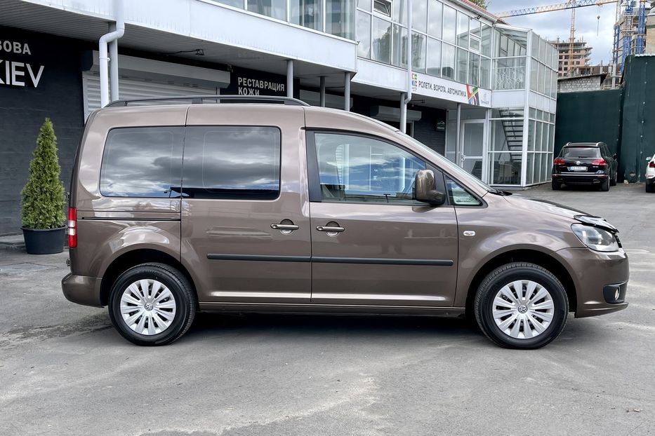 Продам Volkswagen Caddy пасс. Passenger  2014 года в Киеве