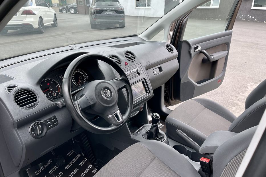 Продам Volkswagen Caddy пасс. Passenger  2014 года в Киеве