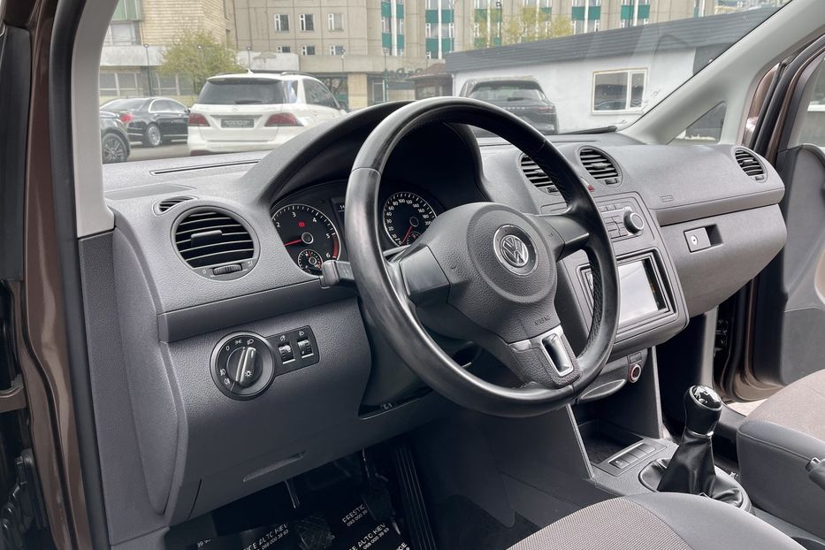 Продам Volkswagen Caddy пасс. Passenger  2014 года в Киеве