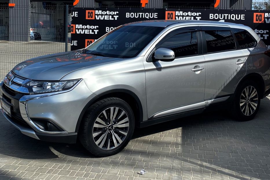 Продам Mitsubishi Outlander 7 мест 2018 года в Одессе