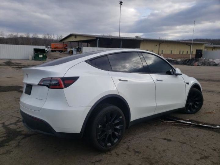 Продам Tesla Model Y 2021 года в Киеве