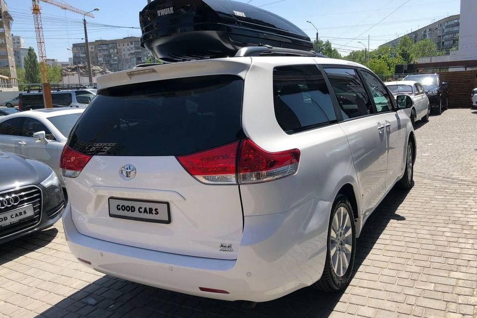 Продам Toyota Sienna Top 2013 года в Одессе