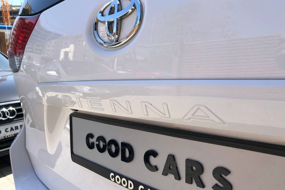 Продам Toyota Sienna Top 2013 года в Одессе