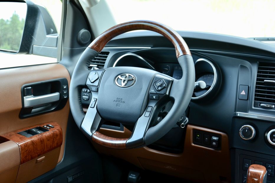 Продам Toyota Sequoia 2018 года в Киеве