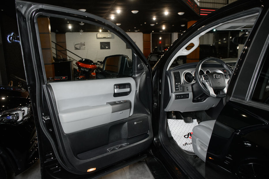Продам Toyota Sequoia 2014 года в Одессе