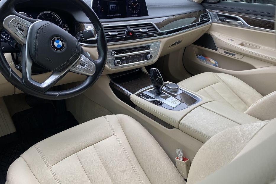 Продам BMW 740 LI 2017 года в Одессе