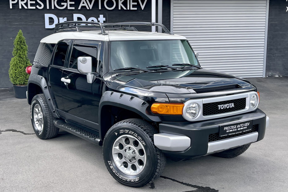 Продам Toyota FJ Cruiser Official 2010 года в Киеве